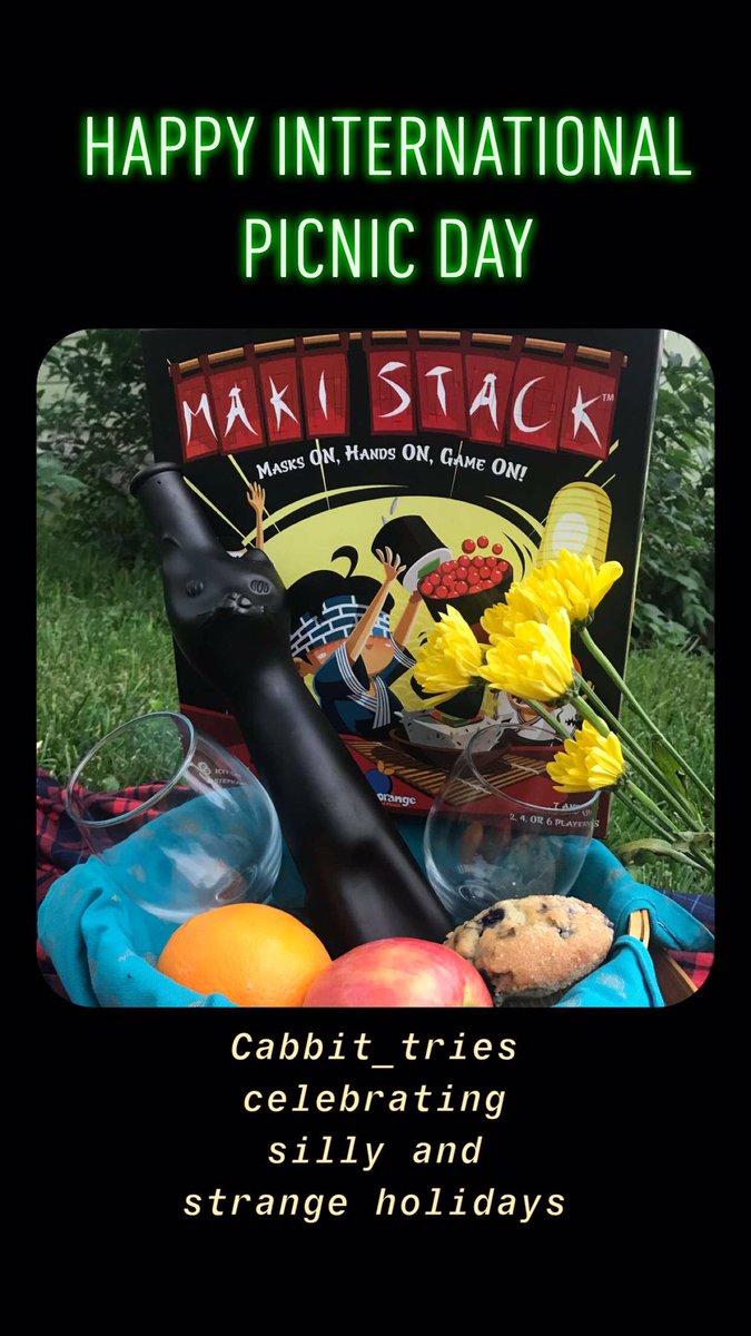 Cabbit_Tries's tweet photo. Picnic and a board game. Happy Friday! https://t.co/krxCfjeDTs