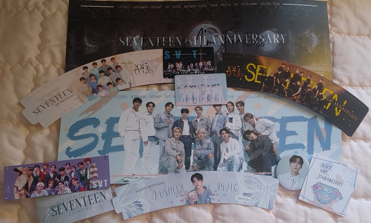 hangsang17carat's tweet photo. Everything looks wonderful, thank you for this event! I love everything especially my Woozi lenticular, photocards, the cards and all the extras, stay awesome!
@pledis_17 #Ready_to_love #SEVENTEEN #NeverAloneWithSVT #6YwithSVT_US @svtmcdiamond https://t.co/NUKYr0EnzA