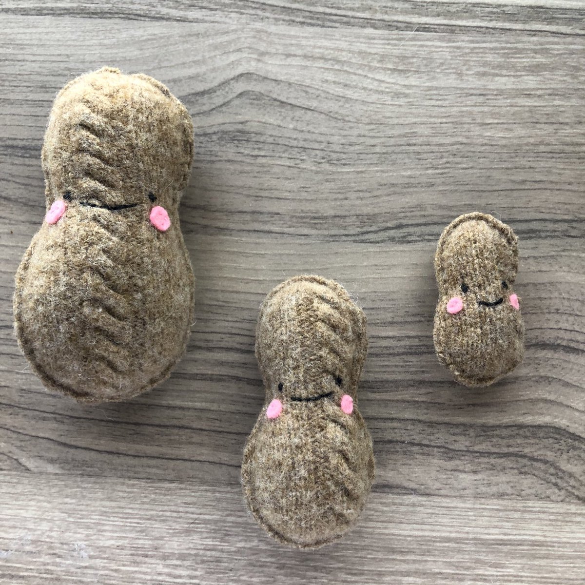 sighfoo's tweet photo. Excited to share the latest addition to my #etsy shop: Three Happy Peanuts https://t.co/hVpCJ0mdJH https://t.co/fEXehpZ87p