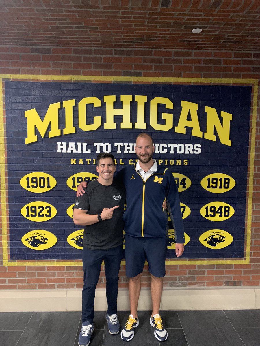 fireflyrecovery's tweet photo. Great to visit our friends over at @UMichFootball and thankful@for your continued support! 

#teamfirefly #fireflyfam #GoBlue #michiganfootball https://t.co/m8J2yXgAoO