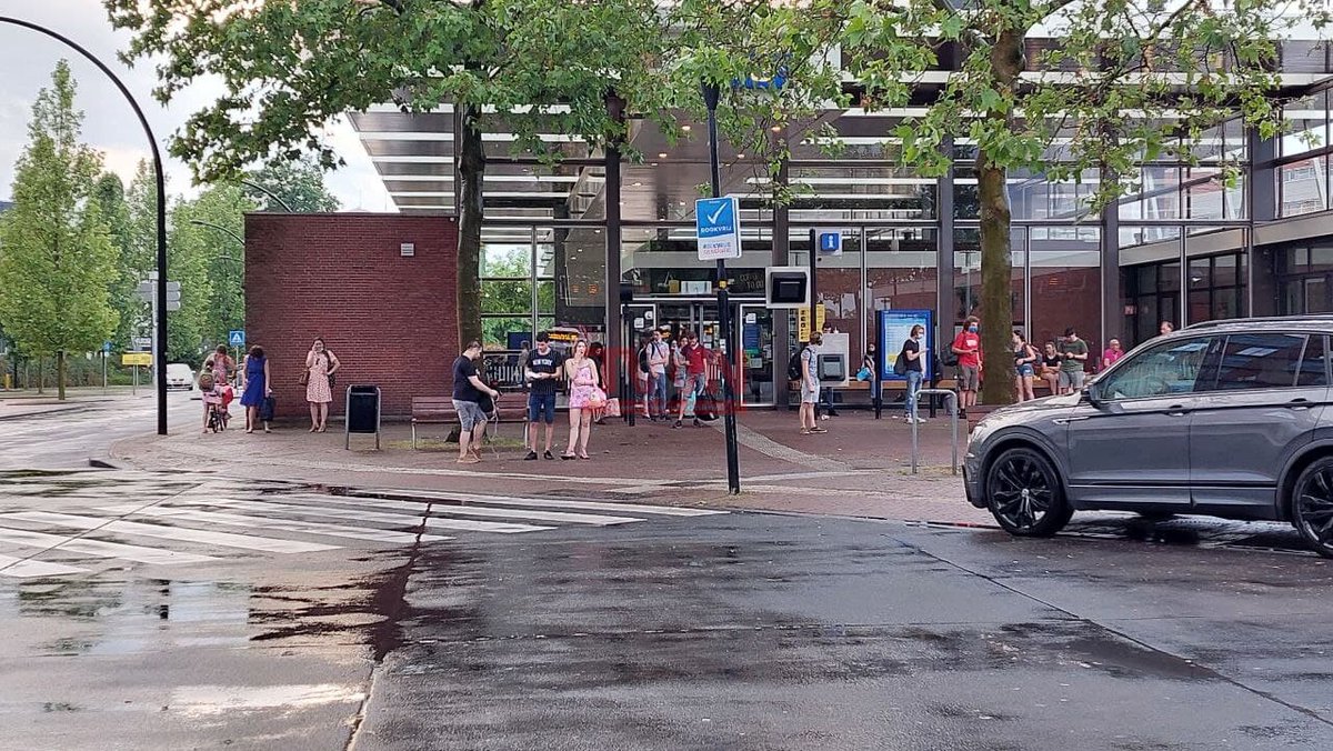 BreakingTwente's tweet photo. Geen treinverkeer mogelijk tussen Almelo en Nijverdal https://t.co/ybIwUcbYYj https://t.co/BsIdH9fuBB