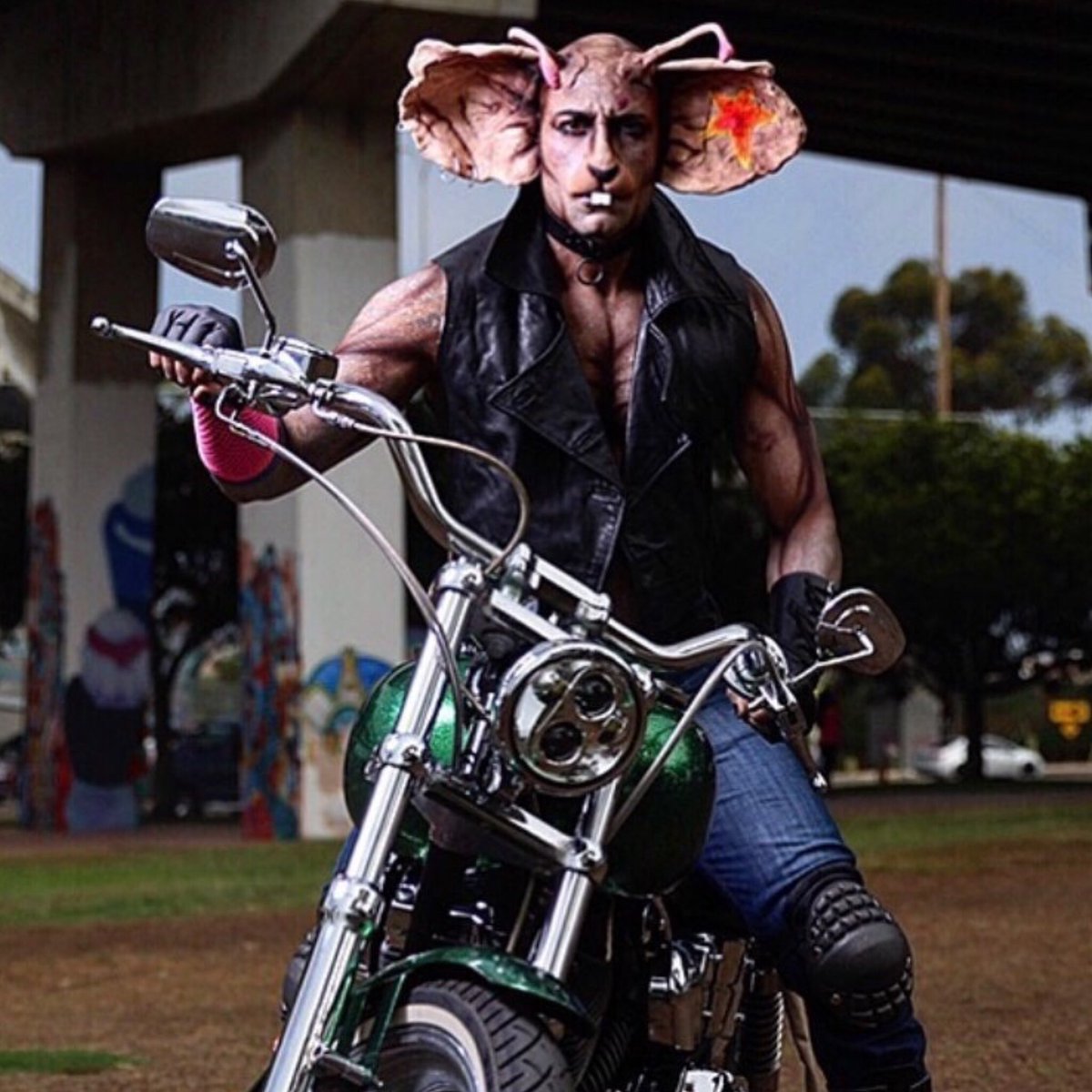 CapLucky's tweet photo. Today at 5:30pm PST we are going LIVE with Elias who is a cosplayer from San Diego, CA. He works in law enforcement and loves football, G.I. Joe, 80s sitcoms, adult coloring books and Ford Mustangs. He’s also a Rick Baker (character FX artist) mega fan. https://t.co/El5bubVdeo https://t.co/Rijuljw4te