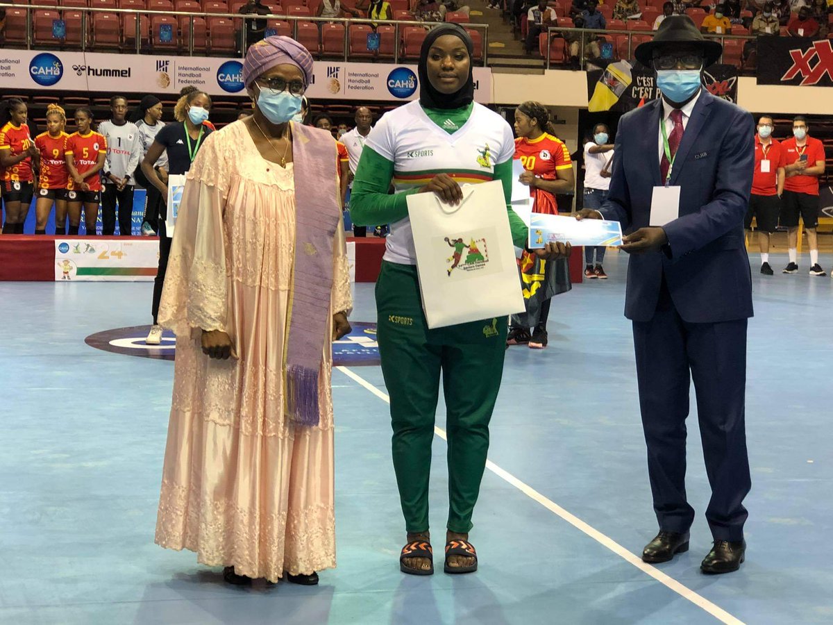 CRTV_web's tweet photo. 🤾🏽♀️🏐FINALE
#CANHANDBALL2020
La Camerounaise 🇨🇲 Ekoh Karismah, dossard 39 est la Arrière droite de la compétition.
📆 18/06/2021
🏟️ Paposy (Yaoundé)
📺 #CRTVSPORT https://t.co/ZRs7W0VMOS