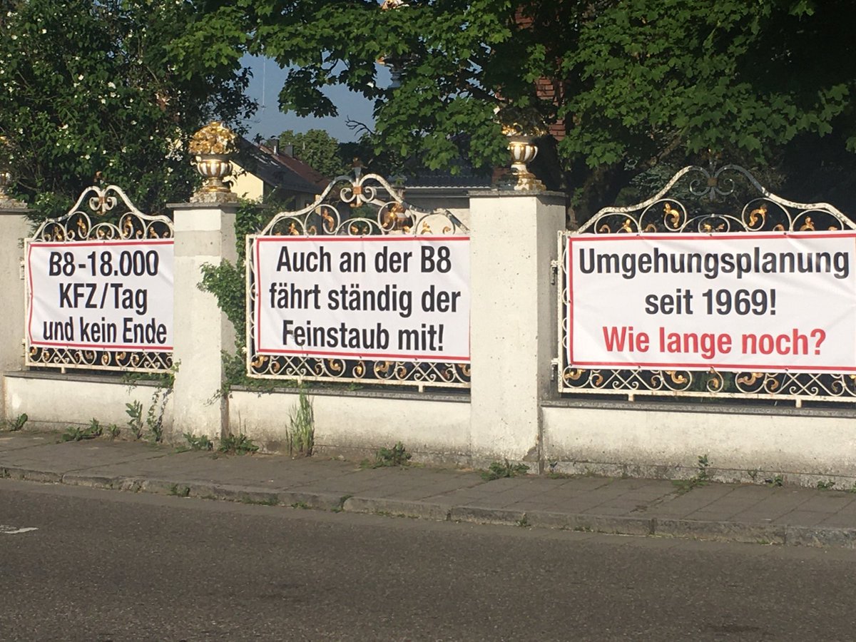 AlbtraumB8's tweet photo. Heute wurden in Postbauer-Heng die ersten Banner gegen die B8 und den Verkehr entlang der B8 aufgehängt. Im Gegensatz zu Ochenbruck sind hier die Maßnahmen schon fortgeschrittener. Seit gestern liegt ein erster konkreter Plan für die neue Ortsumgehung vor. https://t.co/YQPzYnngkz https://t.co/e6H3BSdoVi