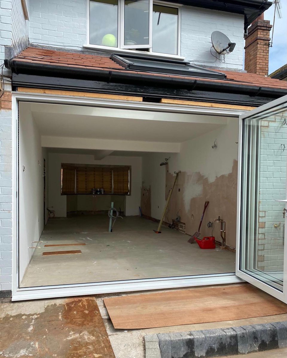 Superiortf's tweet photo. Bi-Fold weather, our favourite kind of weather!! These doors are ideal for this new extension, letting the maximum light into the space allowing easy access out into the garden!

#WorcestershireHour #bifoldweather #bifoldingdoors #supplyframes https://t.co/9WSTRAMtH3