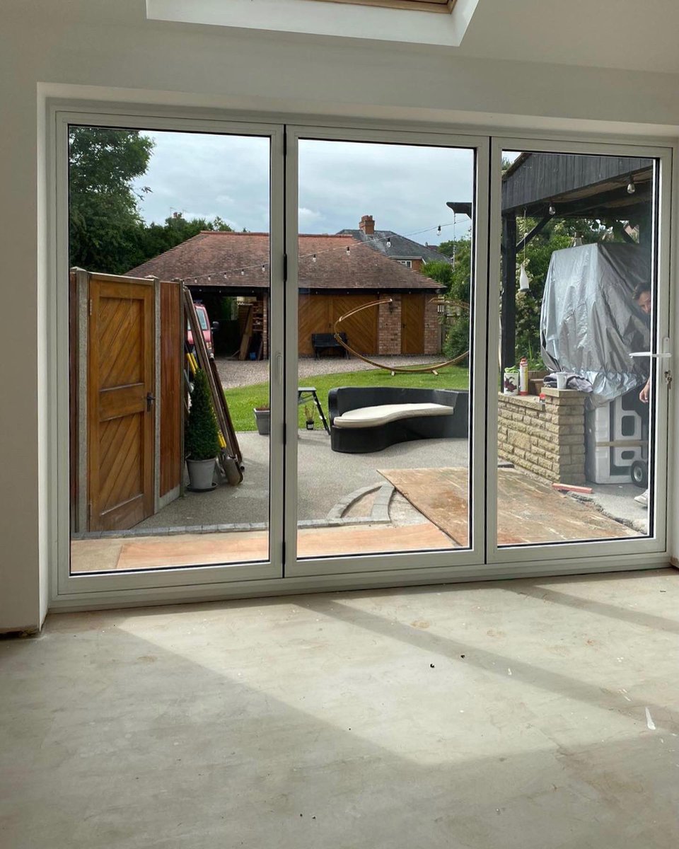 Superiortf's tweet photo. Bi-Fold weather, our favourite kind of weather!! These doors are ideal for this new extension, letting the maximum light into the space allowing easy access out into the garden!

#WorcestershireHour #bifoldweather #bifoldingdoors #supplyframes https://t.co/9WSTRAMtH3
