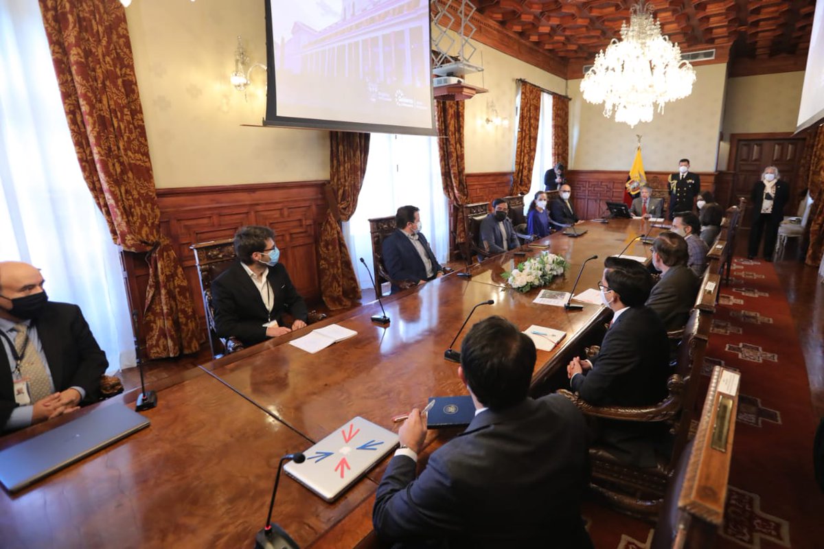 Educacion_Ec's tweet photo. #GobiernoDelEncuentro | El presidente @LassoGuillermo realiza la 1.º reunión sobre desnutrición crónica infantil en el país, con miembros del Frente Social, en el que participa la ministra @mariabrownp, a fin de implementar políticas que disminuyan este índice. #JuntosLoLogramos https://t.co/4EoOQGX1C4