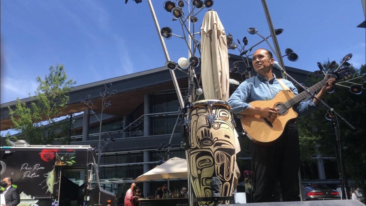 My beautiful #musicianoffice <a href="/FairmontPacific/">Fairmont Pacific Rim</a> #plazapopup right now. Join me for #LiveMusic #Downtown from 1230-430. #playinglive for <a href="/SiegelEnt/">Siegel Entertainment</a> and #FairmontPacificRim