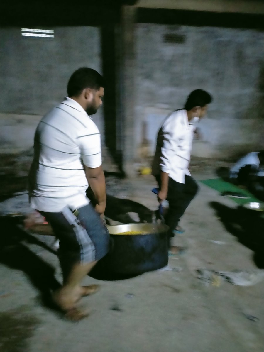 ShaikAz71274339's tweet photo. @SonuSood day 28 distributed food packets for road side homeless poor needy people . successfully completed 28 day. Ending activity from today . Because of no support and financial problem . Hope we will  come again sir . Support us
#youthforbettersociety#
hanamkonda Warangal https://t.co/hIhO92ZZ3U