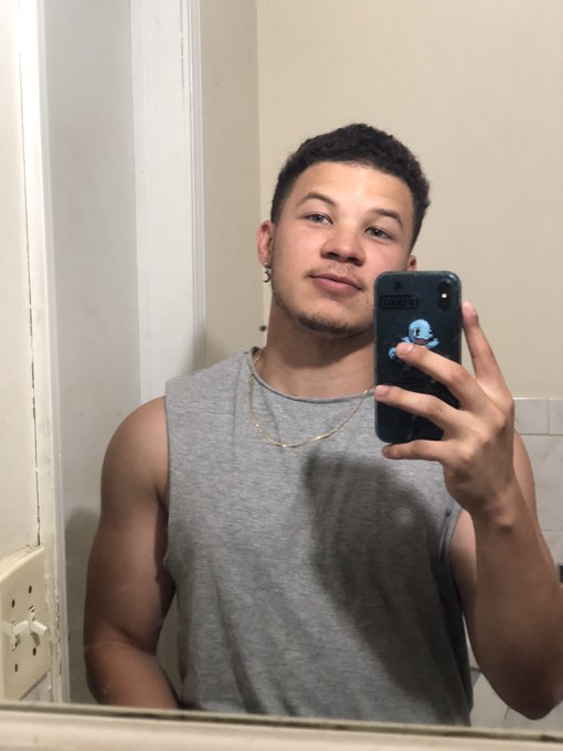 just felt kinda cute https://t.co/6kBw4f924P