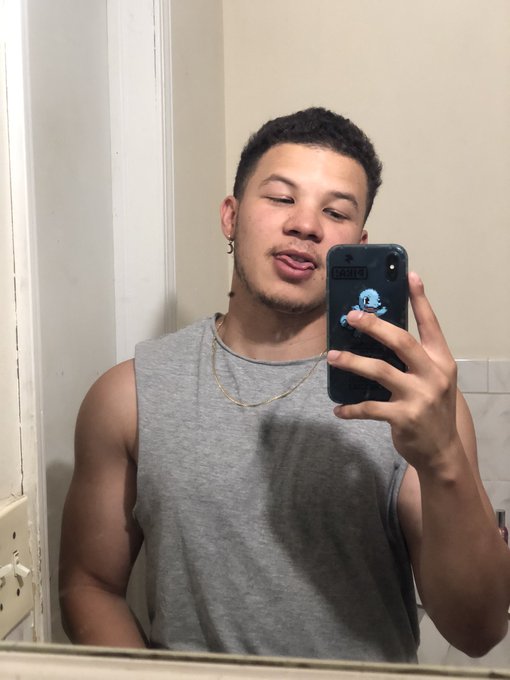 just felt kinda cute https://t.co/6kBw4f924P
