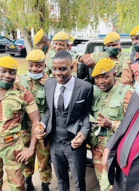 enkudheni's tweet photo. @Mug2155 @gundwenation @Shashie08 @ShumiraiNyasha6 @EddieGore10 @TinotendaGacha1 @mulakazuva @BeaConde11 @Charega1 @chagspecial @mandishumba @HarareNdini @patriciamota308 #Zimbabwe #pfacha #pfeee pama gunners poπ kwazvoβοΈβοΈ #NziraπΏπΌ https://t.co/bOENRi7RbS
