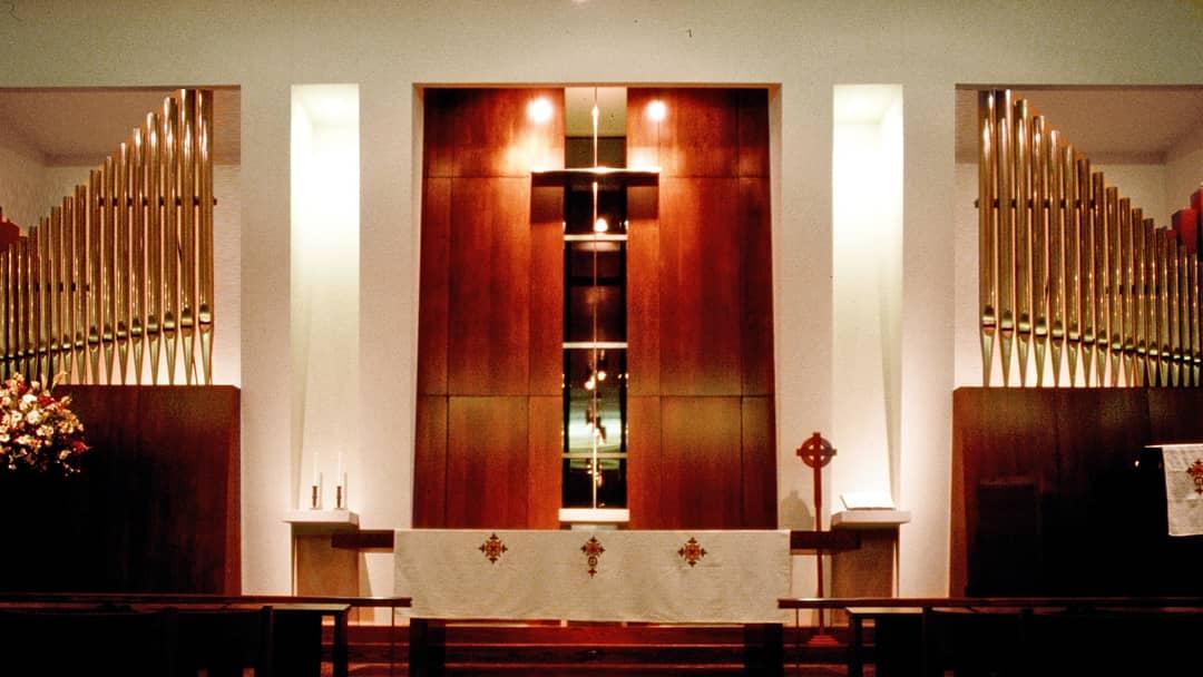BauerAskewArch's tweet photo. A retreat for worship is created within undisturbed pastureland by neatly organizing elements around a light – filled gathering space nestled beneath an existing canopy of large, majestic trees... https://t.co/BqB5ttrmHZ https://t.co/Utmz825FYN