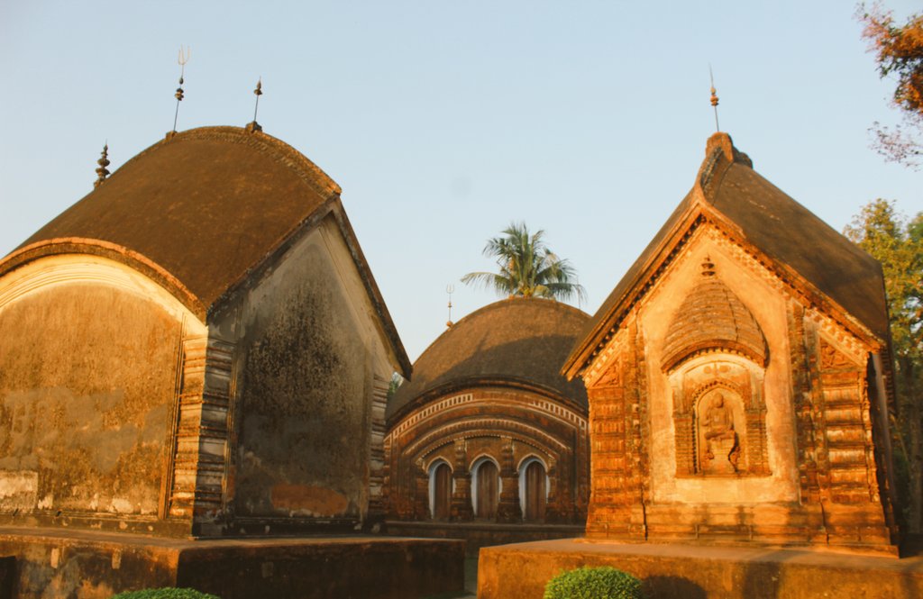 indiainmedan's tweet photo. #ExploreIndia Built by Rani Bhabani, queen of Nator, 3 yrs after battle of Plassey in 1757, the four structures of Char Bangla temple are unique, mesmerizing &amp; one of the finest specimens of Bengal architecture. #Murshidabad @TourismBengal @PIBKolkata https://t.co/MGpFEI6ew1