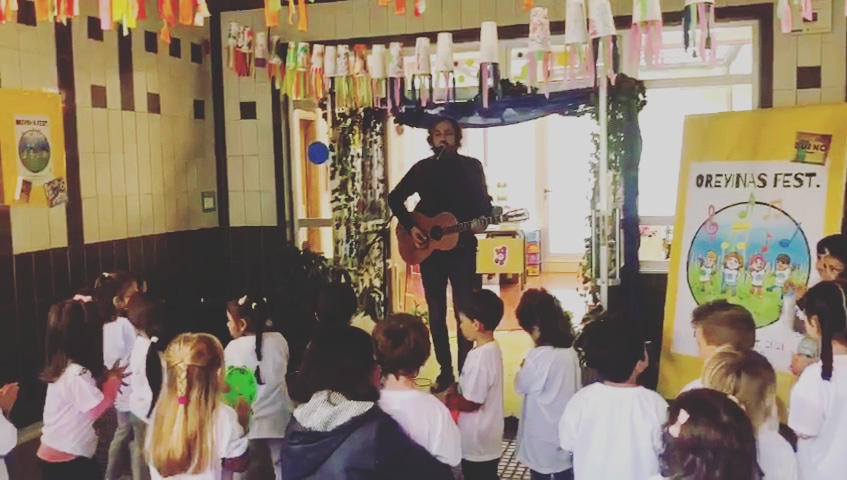 quienesbueno's tweet photo. Un auténtico placer haber participado hoy en el Oreyinas Fest en el Colegio Público Bilingüe Ventanielles de Oviedo.
¡Larga vida al Oreyinas Fest! ♥️
#oreyinasfest #cpventanielles #oviedo #musicaendirecto #actividadesinfantiles #musicaenvivo #musicoslocales https://t.co/5yLiZpfIE5