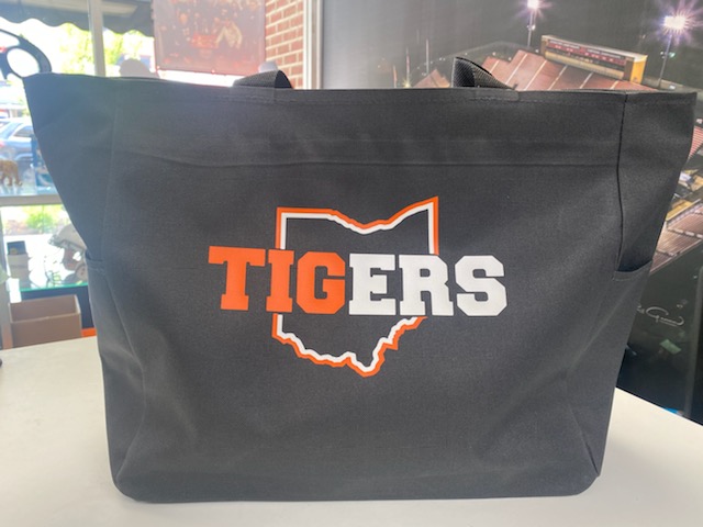 SimonSaysStore's tweet photo. Pick up a bag without having to drop the bag!
For Tigers By Tigers!
#TigerStore https://t.co/dOHuqlOYU9