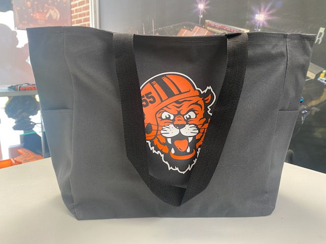 SimonSaysStore's tweet photo. Pick up a bag without having to drop the bag!
For Tigers By Tigers!
#TigerStore https://t.co/dOHuqlOYU9