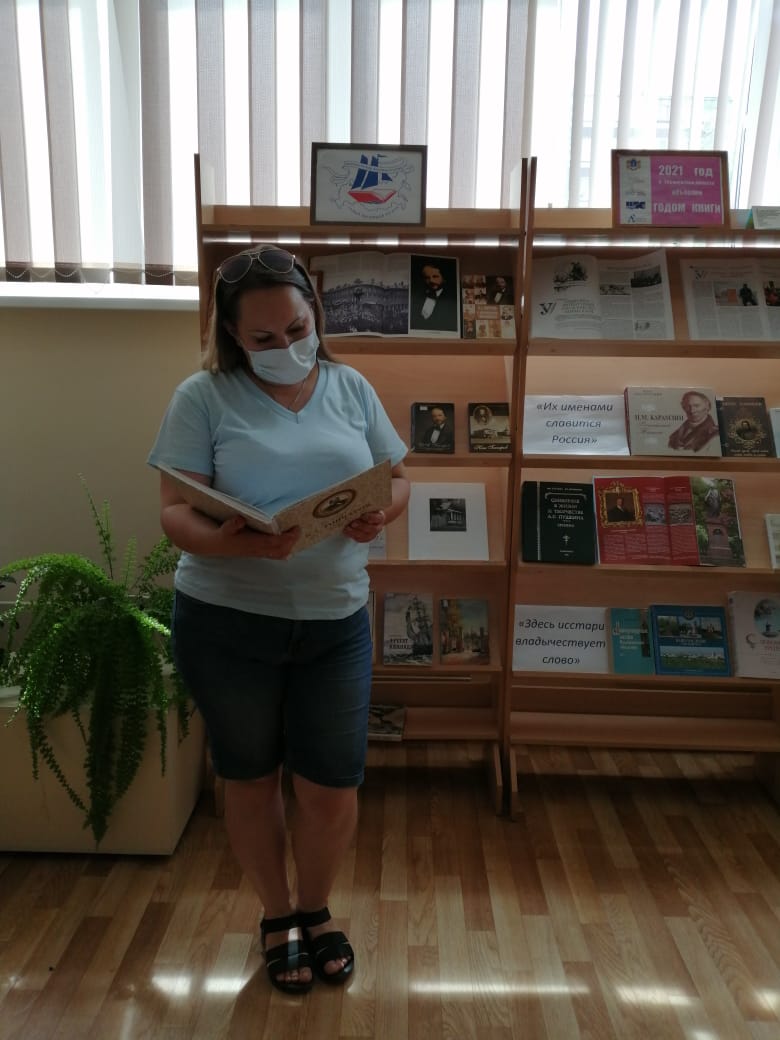В <a href="/swoya3/">Библиотека Зырина</a>  прошёл марафон #ЧитаемГончаровавместе В нём приняли участие читатели библиотеки, а также почётные гости - прозаик, сценарист Евгения Декина и поэт, председатель Совета молодых литераторов Ульяновской области Александр Дашко.
youtu.be/uUZJVaBT8Q4