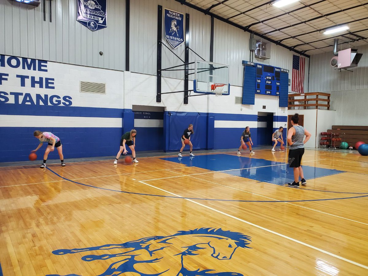 NNLadyMustangs's tweet photo. Week 3 ✔✔ Pushing ourselves, pushing each other, and having a little fun along the way!

#GangGang  #BetterThanYesterday https://t.co/dsB6rAKcNW
