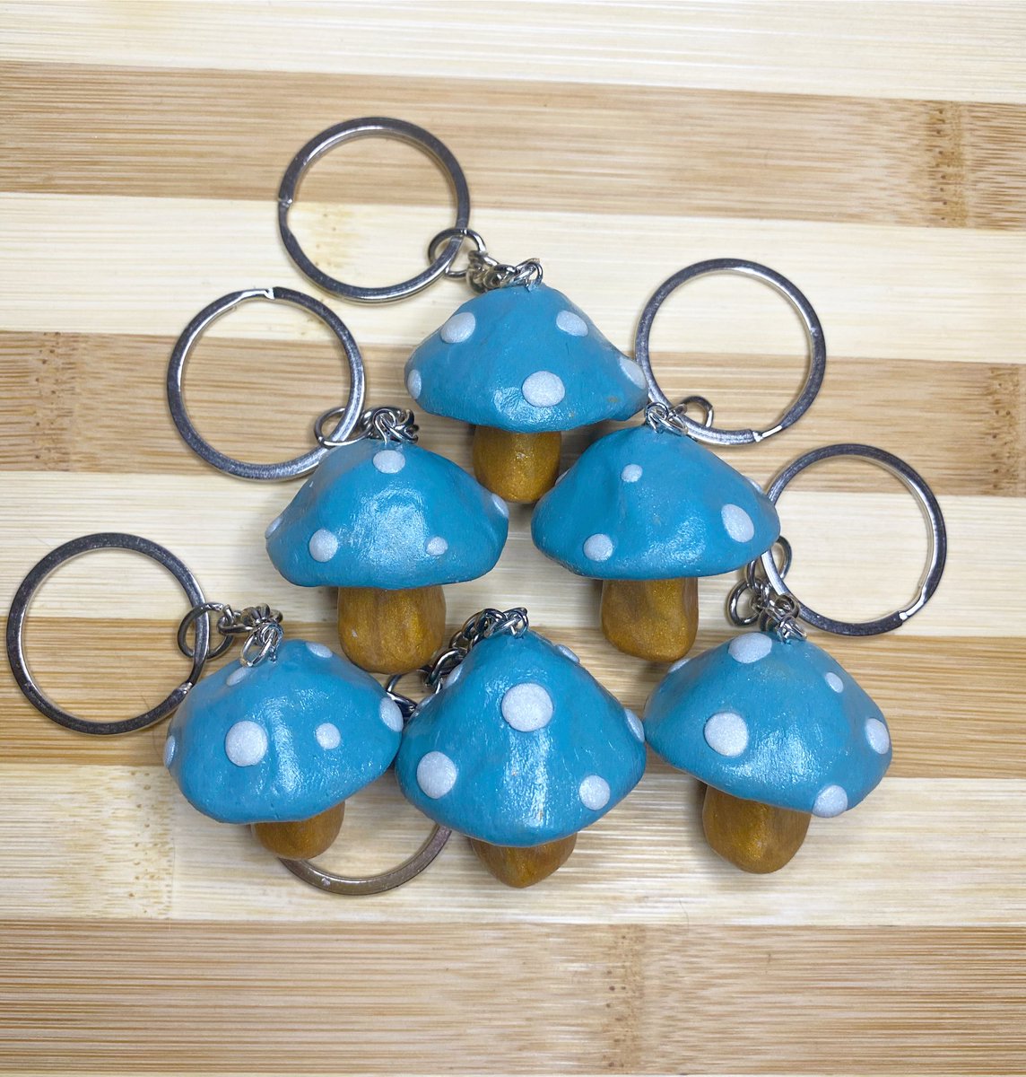 soulful_wraps's tweet photo. 🌀Magical Mushie Keychains🌀
Available TODAY at 6pm EST on my website! (Link in profile)
All handmade and hand sculpted by me!
Website: https://t.co/nojryT5PGW
#smallbusiness #artistsoninstagram #artist #wirewrapping #wirewrapper #local #smallbusinessowner #smallbusinesssupport https://t.co/ZAoRPAKNEh