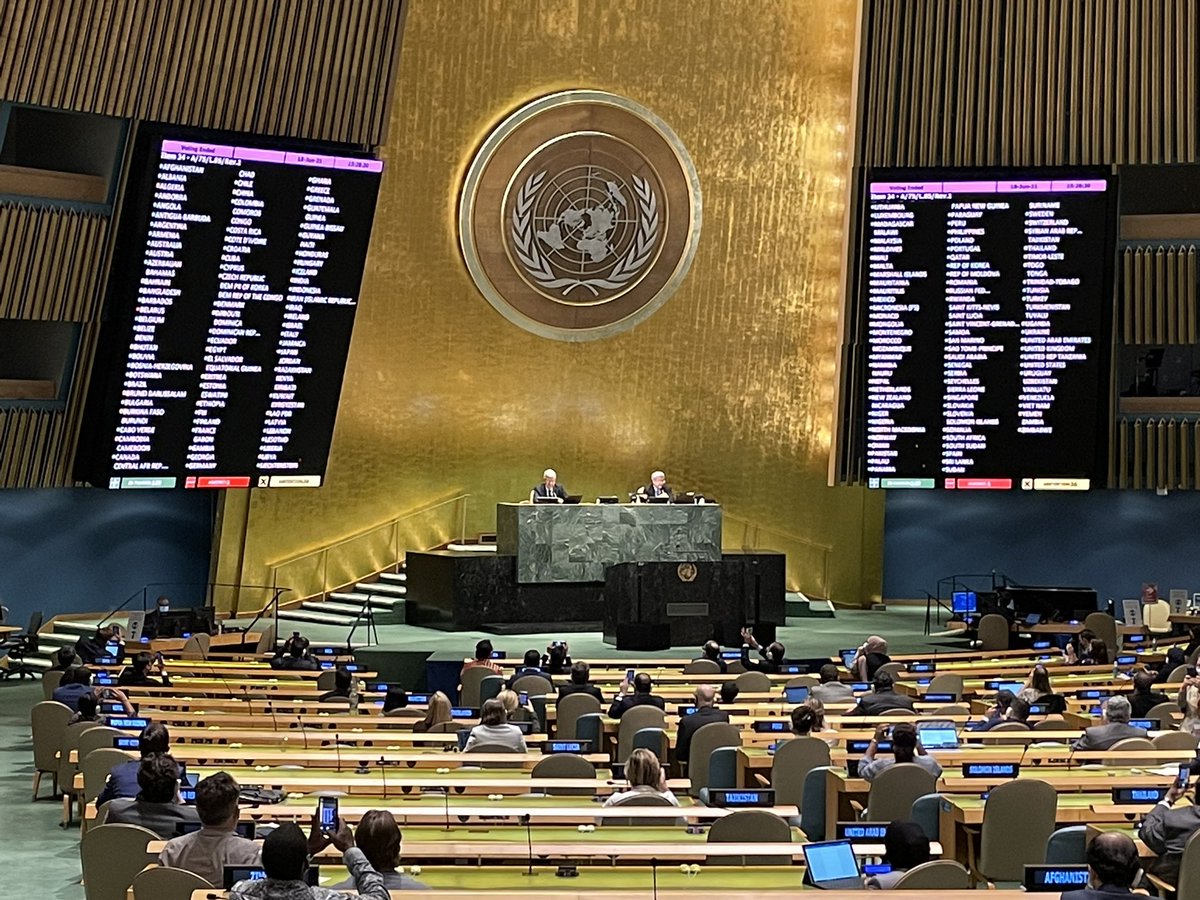 A strong 💪🏼 message from <a href="/UN/">United Nations</a> 🇺🇳 General Assembly on #Myanmar. Only 1 vote against resolution. #Denmark 🇩🇰 will continue to stand in solidarity w people of #Myanmar  and respect for human rights, democracy &amp; rule of law. #WhatsHappeningInMyanmar