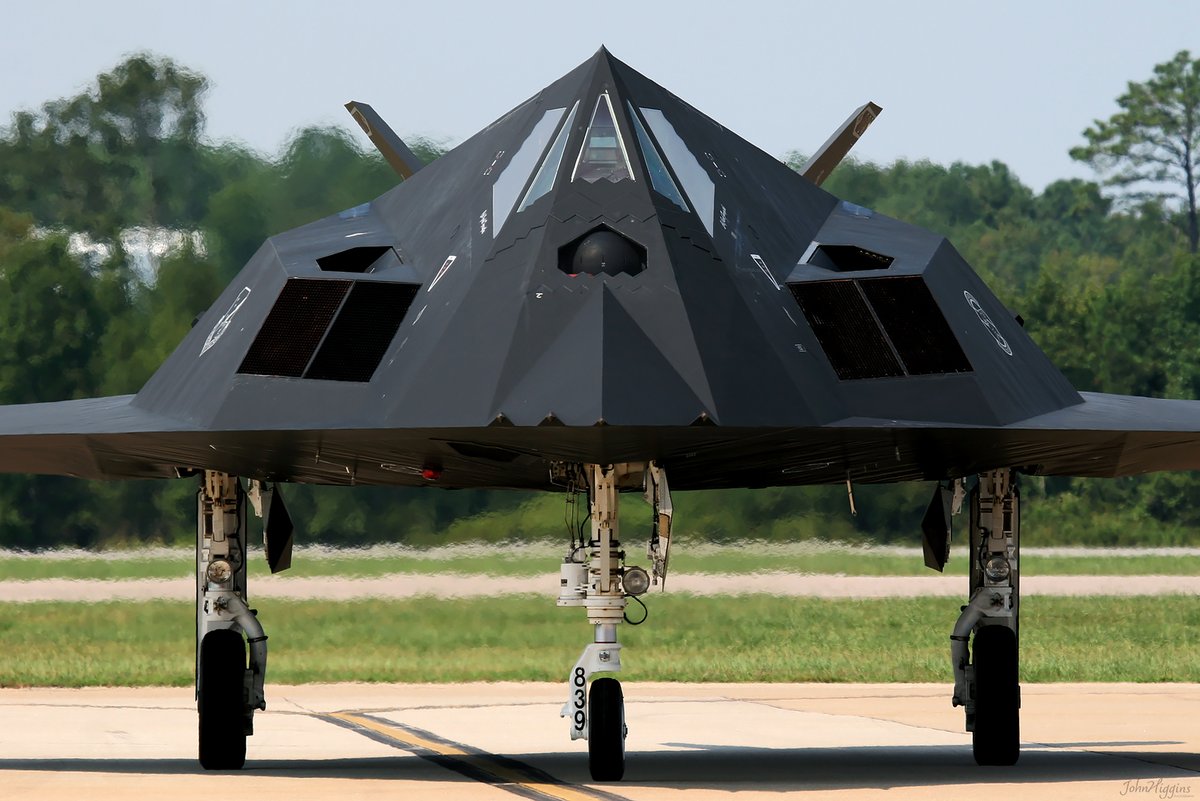johnhiggins777's tweet photo. Forty years ago today, one of the coolest jets of the modern era first took to the skies. Another product from the incredible Skunk Works, the F-117A Nighthawk. What a jet @LockheedMartin
#nighthawk40 #F117 https://t.co/hcvpRlmMV0