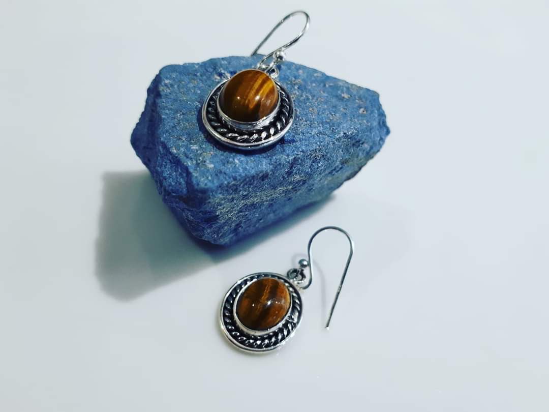 TChestonline's tweet photo. Tiger Eye Sterling Silver Drop Earrings 

£32 🎁💖🎁

#sterlingsilverjewellery #jewellery #giftsforher #Accessories #earrings #treats #birthdays #giftsforhim #tigereyejewelry https://t.co/yGTAXY933A