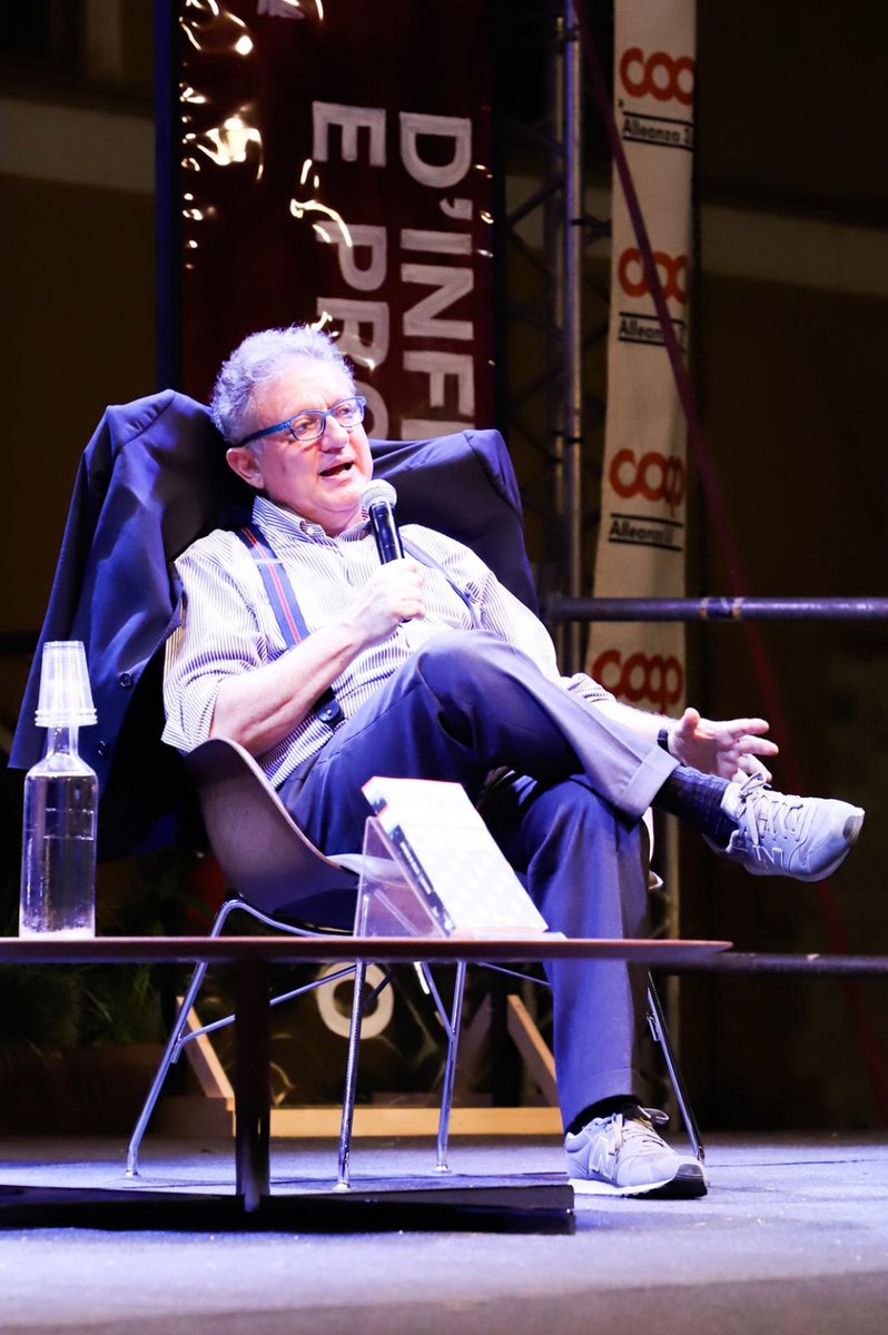 passaggicultura's tweet photo. Al via #LibriinPiazza", @AntDiBella dialoga con @NTamberlich sui fatti dello scorso 6 gennaio, raccontati in “L’assedio. Washington, 06/01/2021. Cronaca del giorno che ha cambiato la storia” (@RaiLibri)
L'evento è stato organizzato col contributo di #Valmex e #Termomet https://t.co/4uybIurEcG