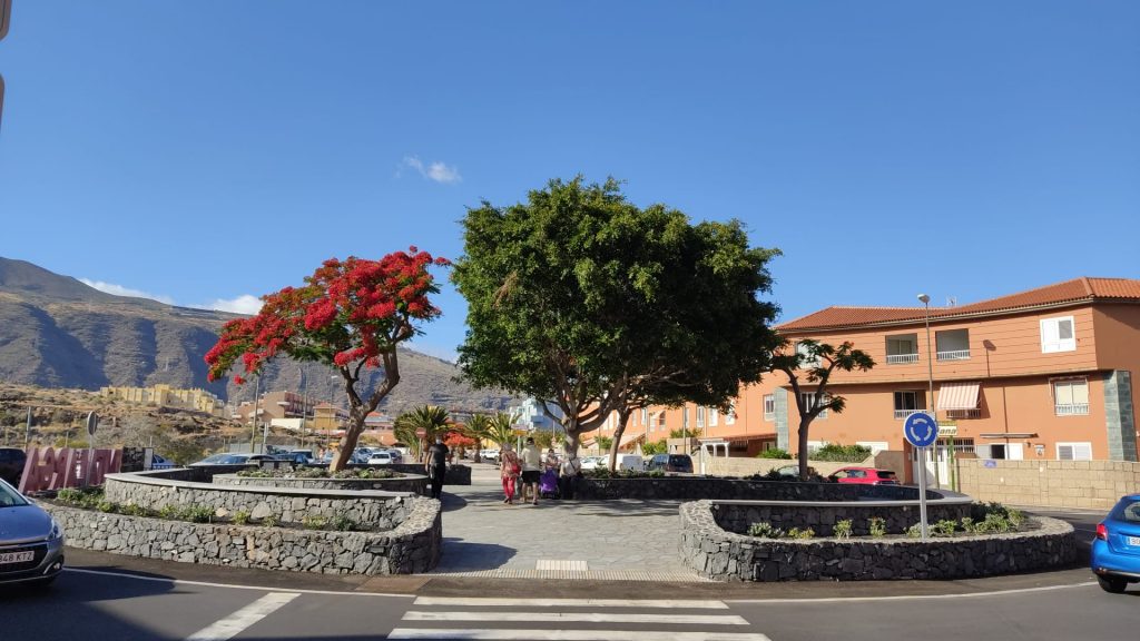 DdvgEs's tweet photo. https://t.co/FospC1vNt1 #Candelaria estrena plaza en la Avenida de Los Menceyes. Tras varios meses de obras y un presupuesto de 40.000€, el @AytoCandelaria saca adelante una obra que dinamiza este espacio peatonal y comercial. Más en https://t.co/TrqE80hwDQ https://t.co/lpKA56cbu0