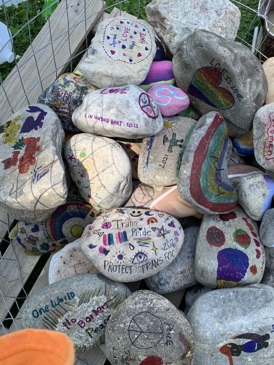 Supporting <a href="/NutleyPeace/">Nutley Partners For Peace</a> today in the park! We created some rocks for #Pride  <a href="/NutleyPrincipal/">Denis Williams</a>