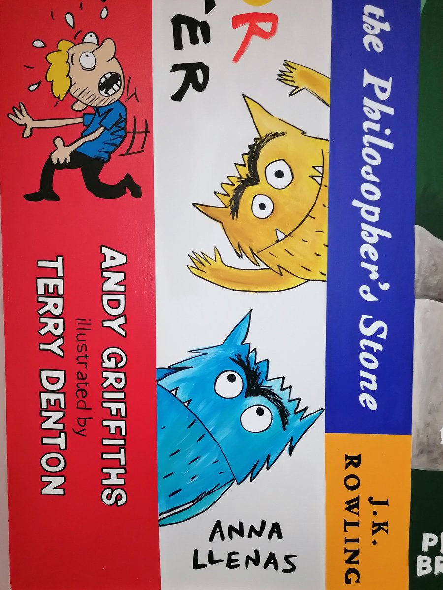 MuralsWallArtJB's tweet image. Book spines painted at a primary school in Nottingham