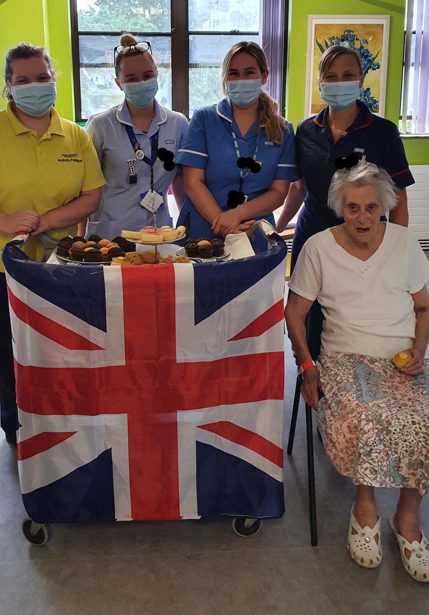 Eliot ward's patients enjoyed some cakes on Wednesday to go with their afternoon tea - doing our bit for #NutritionandHydrationWeek2021 <a href="/SomersetFT/">Somerset NHS Foundation Trust</a> <a href="/BeckyFurzer/">Becky Furzer</a> 
*patient consent gained*