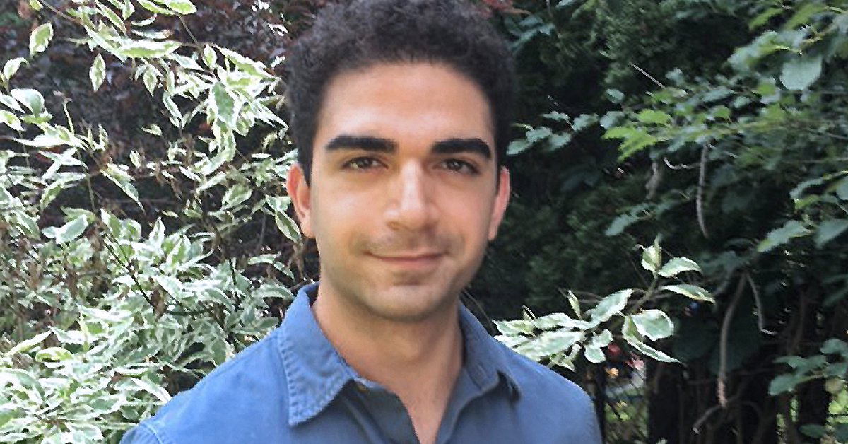 UofTArtSci's tweet photo. #UofTGrad21: As new grad Arshia Hassani looks toward the beginning of law school @UofT this fall, he brings with him four solid years of experience with leadership, mentorship and policy-making - garnered both on and off-campus.
Learn more: https://t.co/52zuUQQXjP https://t.co/CLBRV1zC6T