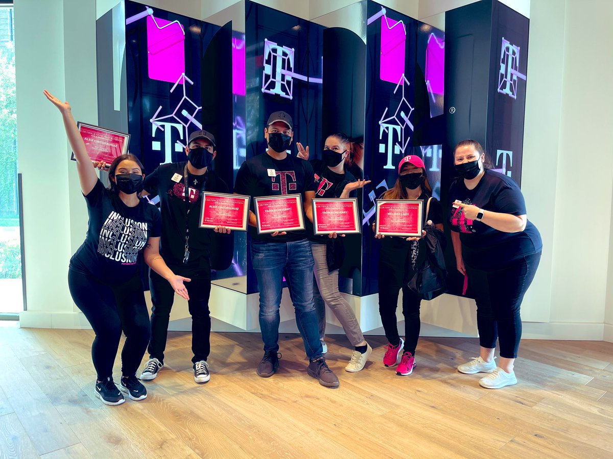 ItsTheeQueenB's tweet photo. SO PROUD of @Melissa_lazo15 , @UncarrierYadin , and Alex for being #MVL at #ShopsatLegacy for multiple months!! Keep up the #AMAZING work all of you!! 💪🏼 https://t.co/PHFPXsKZh7