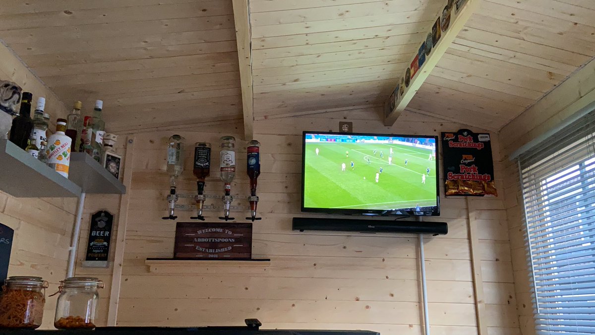 Jayabbo's tweet photo. @mattgoss Currently sitting in our own pub #ComeOnEngland 😜 https://t.co/EndsNkrmUw