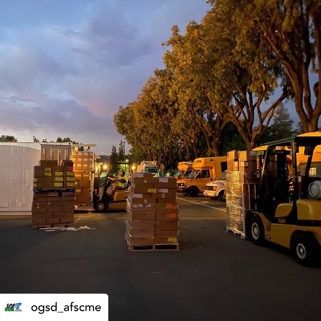 OAfscme's tweet photo. Shout out to members Arturo Garcia and Francisco Leyva for all their support into the late evening hours transferring valuable food items from our broken freezer into a temporary portable freezer which saved thousands of dollars and headaches! #ThisIsAFSCME #AdvancingOGSD https://t.co/hsIByycboM