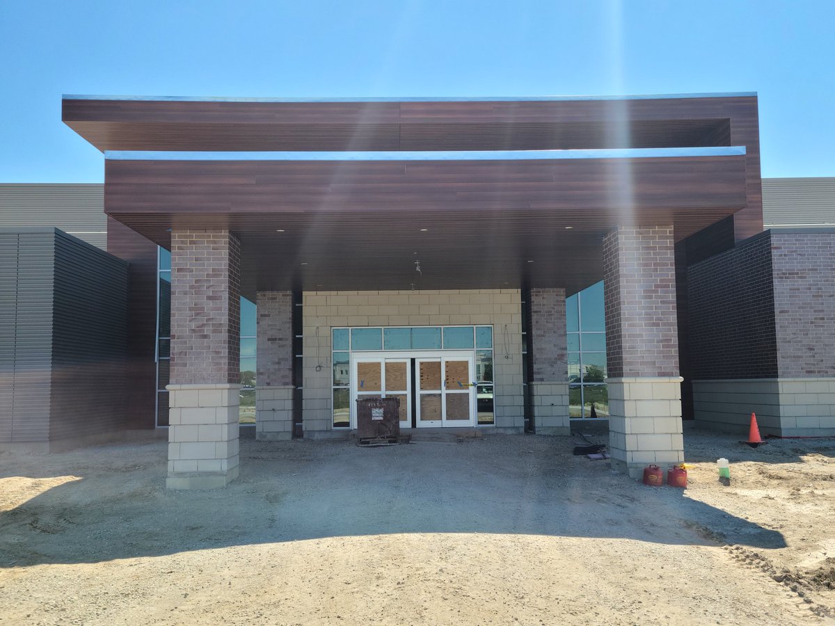 OPSnewstandard's tweet photo. Soon....
• General fitness center
• Performance training
• 24-hour gym
• Four basketball courts
• Group fitness classes
• Personal training
• Metabolic lab
• Physical Therapy
• Rehab
#ComingInSeptember #OPSDupont #RethinkYourLimits #RepTheO https://t.co/cl9SzZsjP9