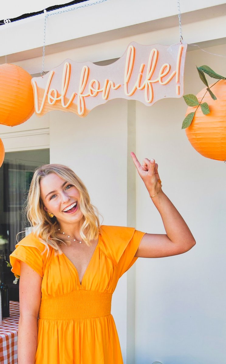 UT_Admissions's tweet photo. This #NewVol is celebrating #BigOrangeFriday right 🍊‼️ https://t.co/Jf58PqOJuc