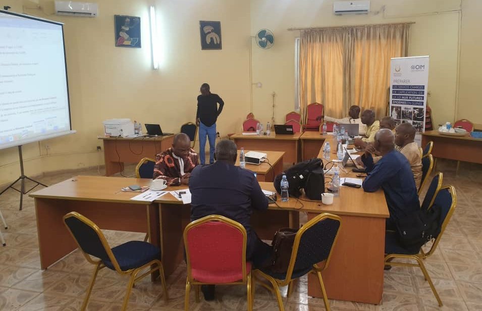 asadio14's tweet photo. J5 de la retraite de finalisation des documents organiques de l'Office National de la Protection Civile.
✅Finalisation du plan de mise en place de l'ONPC;
✅Relecture du projet de décret de création de l'ONPC.
#OIM_Guinee #PrepLine #ONPC @GouvGN https://t.co/yf8PYRoH7I