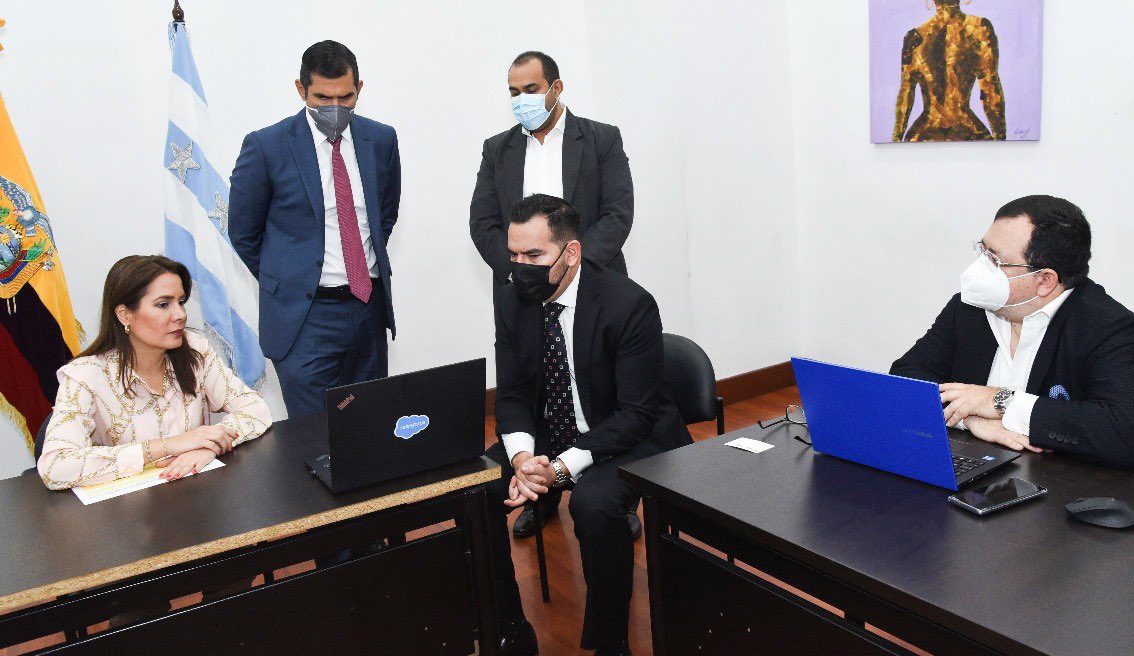 vmaino's tweet photo. 👉Encontrémonos por un 🇪🇨 con más participación privada y más inversión👍

➡️Me reuní con representantes de @salesforce para compartir ideas sobre el desarrollo del software e innovación.

✅Abrimos puertas a empresas internacionales 🌎que aporten a generar bienestar y progreso https://t.co/NpUeBvMprI
