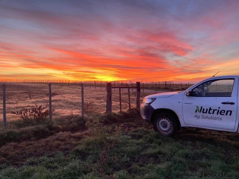 From sunrise to sunset. 🌅

We see, support and applaud you, growers. Keep it up! 

#LeadingTheField
📸: nutrienagsolutions_uy on IG