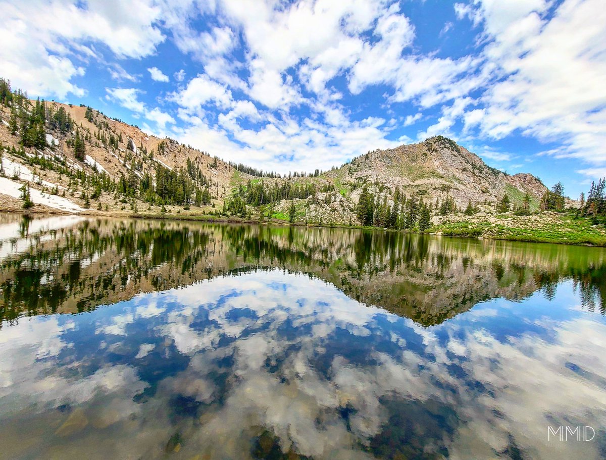 MikeDiDomizio's tweet photo. Although the drought has been very disheartening in Utah, we can at least thank the beautiful microclimate of our next door neighbor. #lakecatherine #wasatch https://t.co/pZAOHXxqL2
