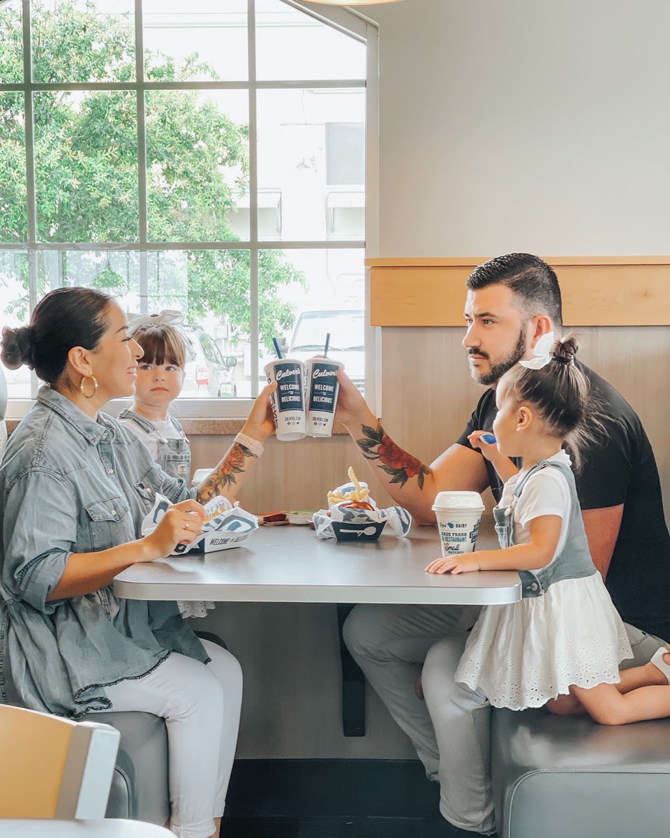 SusieQpon's tweet photo. #AD🍔Honor Dad this Father's Day at @Culvers! The perfect family-friendly restaurant where everyone can find something on the menu to love.  At Culver's, the food is cooked-to-order so it's always fresh and delicious! Treat him to #Culvers this #FathersDay https://t.co/f4qdAsmPwO https://t.co/FgDoYcHYlW