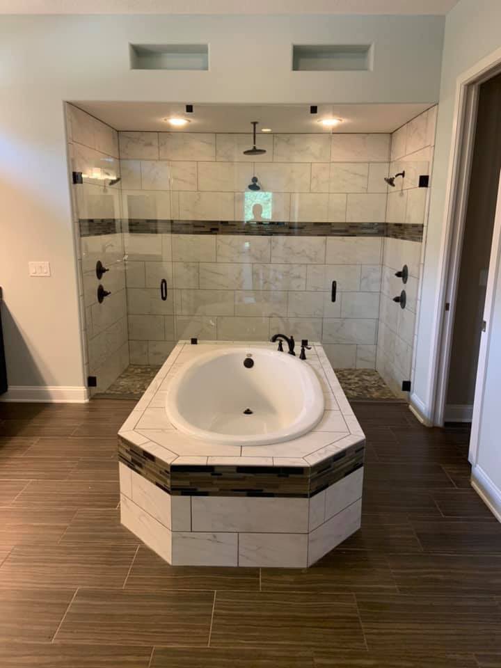 KevinERealtor's tweet photo. I was out showing houses today and this is one of the best showers I have ever seen ‼️ 4 shower heads ‼️ #theevansteam https://t.co/FUwkaIbG2h
