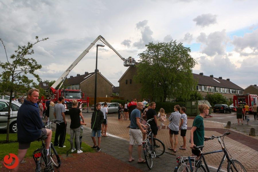 Blikseminslag veroorzaakt dakbrand in Bolsward