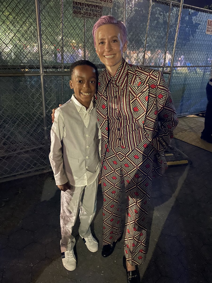 J_Mac1422's tweet image. Memorable night in NY at @tribeca film festival for LFG movie premiere. Here’s to OUR fight for equal pay!! Thank you @changecontent for putting it together. Movie is out June 24th on @hbomax #LFG #Tribeca 
Dress: @DesignerZankhna 
Makeup: @fentybeauty