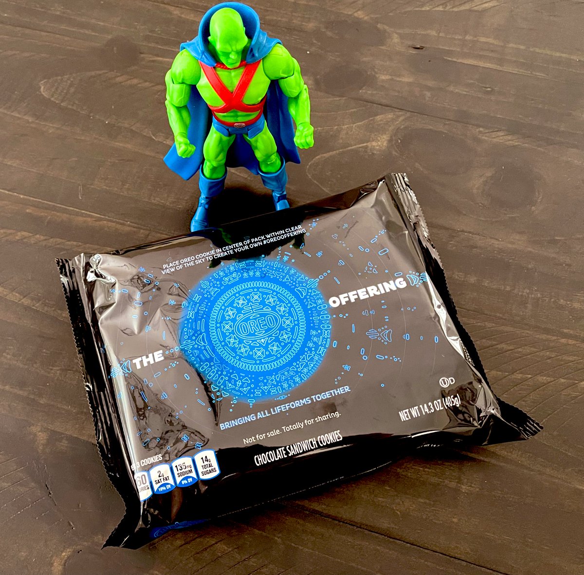 Toyshiz's tweet photo. We’ve made contact…
#oreooffering #oreo #jonnjonnz #martianmanhunter #alien #alienoreo #toyshiz https://t.co/gGVT2gc1fe