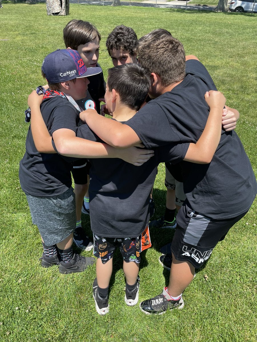 KailaLevitt's tweet photo. Some photos from an amazing day! Happy 6th grade day friends! I’m seriously going to miss all my students! https://t.co/s7b3Ys5p89