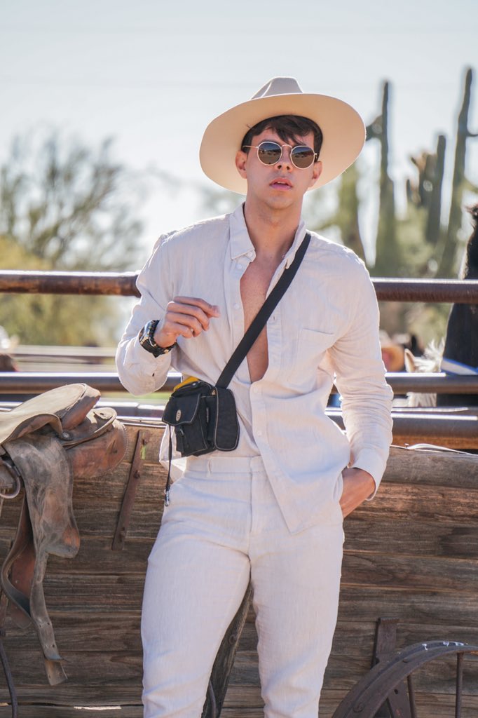 RealLouisAndre's tweet photo. Buenos días 🤘🏼
#menswear #mensfashion #fashion #menstyle #style #mensstyle #ootd #streetwear #streetstyle #men #fashionblogger #dapper #instafashion #menfashion #menwithstyle #mensclothing #outfitoftheday #gentleman #streetfashion #outfit #model #suit #lifestyle #louisandre https://t.co/fZ9uIl9K4S