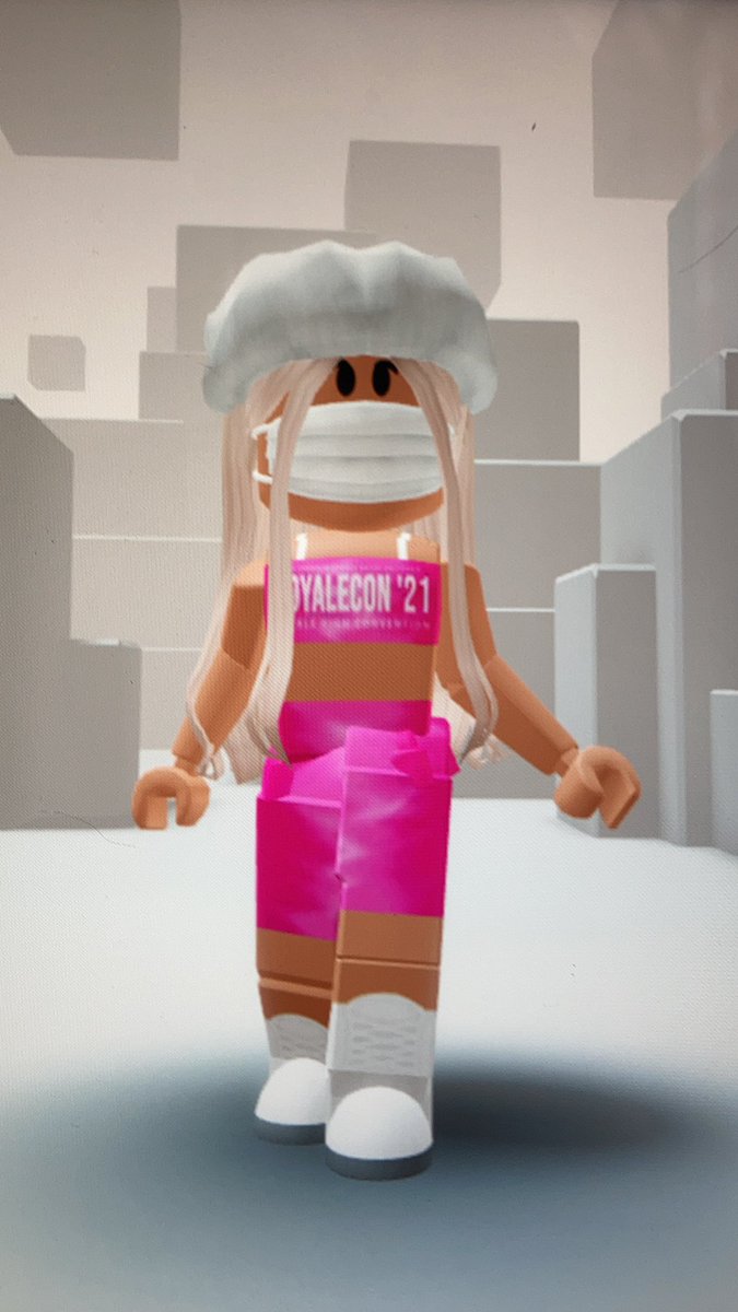 royalefarming's tweet photo. LOVE my new outfit! #RHTCEVENTS #callmehbob #royalehigh #royalehighevent #royalecon2021 https://t.co/7TBouBo0cZ